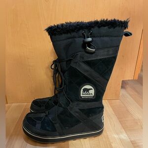 Sorel Glacy Explorer Boots with Black and Vibrant Blue Laces

Size 8